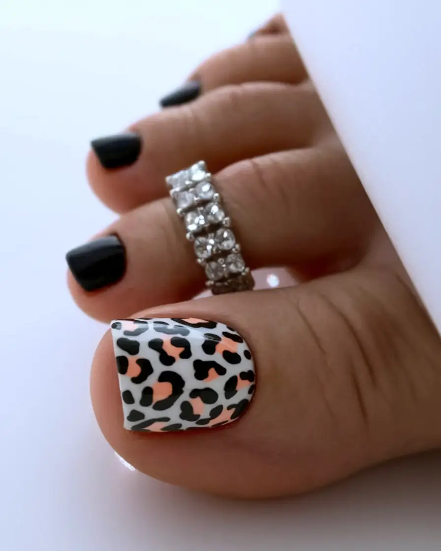 Toe Designs to Try in Summer 2025 Half-and-Half Leopard Drama