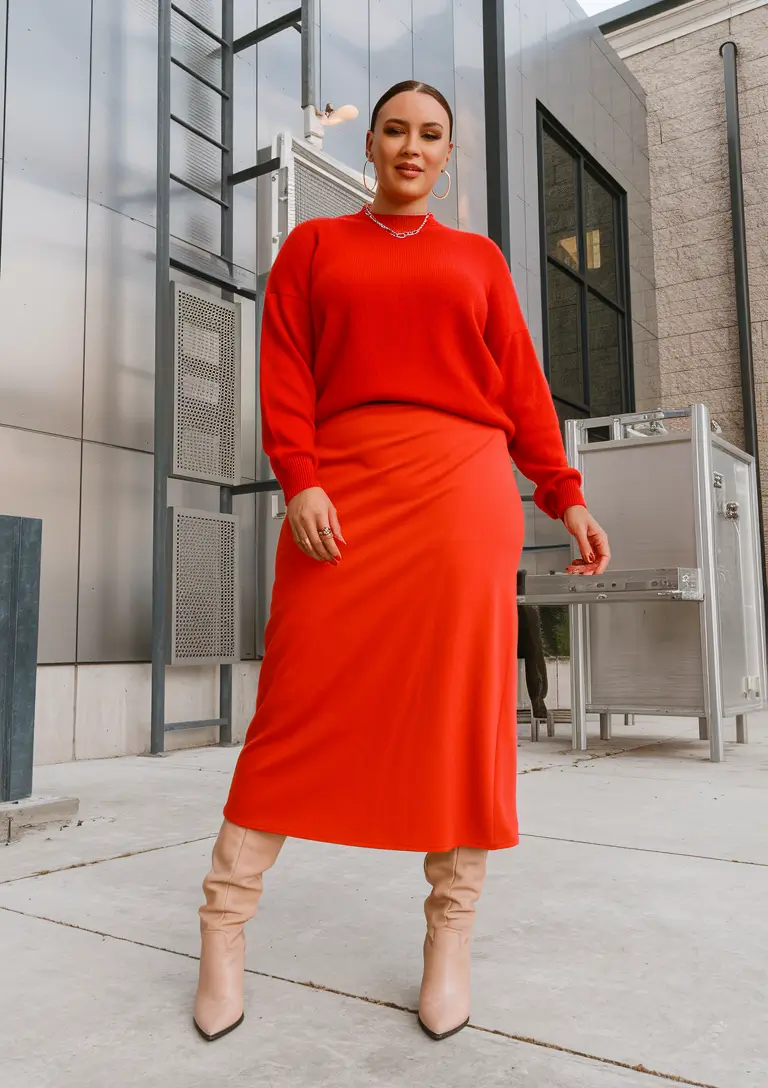 Chic Fall outfits for Curvy Women in 2025 Monochrome Power with a Cozy Twist