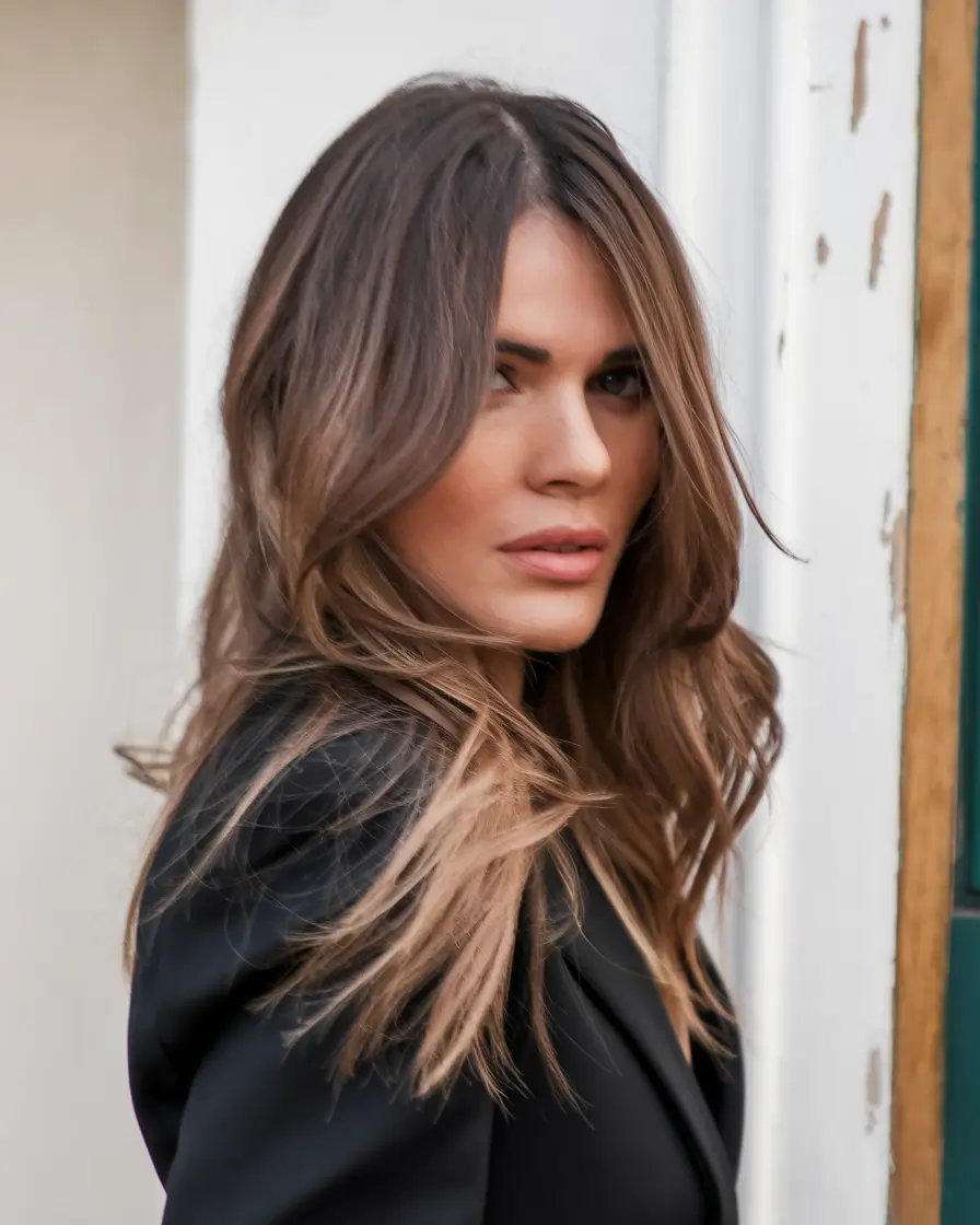 Best Fall Haircuts for Round Faces in 2025: Chic Cuts from Short Layers to Long Curtain Bangs
