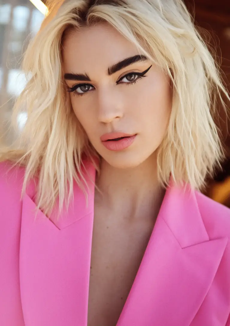 Must-Try Fall Blonde Hair Colors for 2025 – Textured Platinum Shag Bob