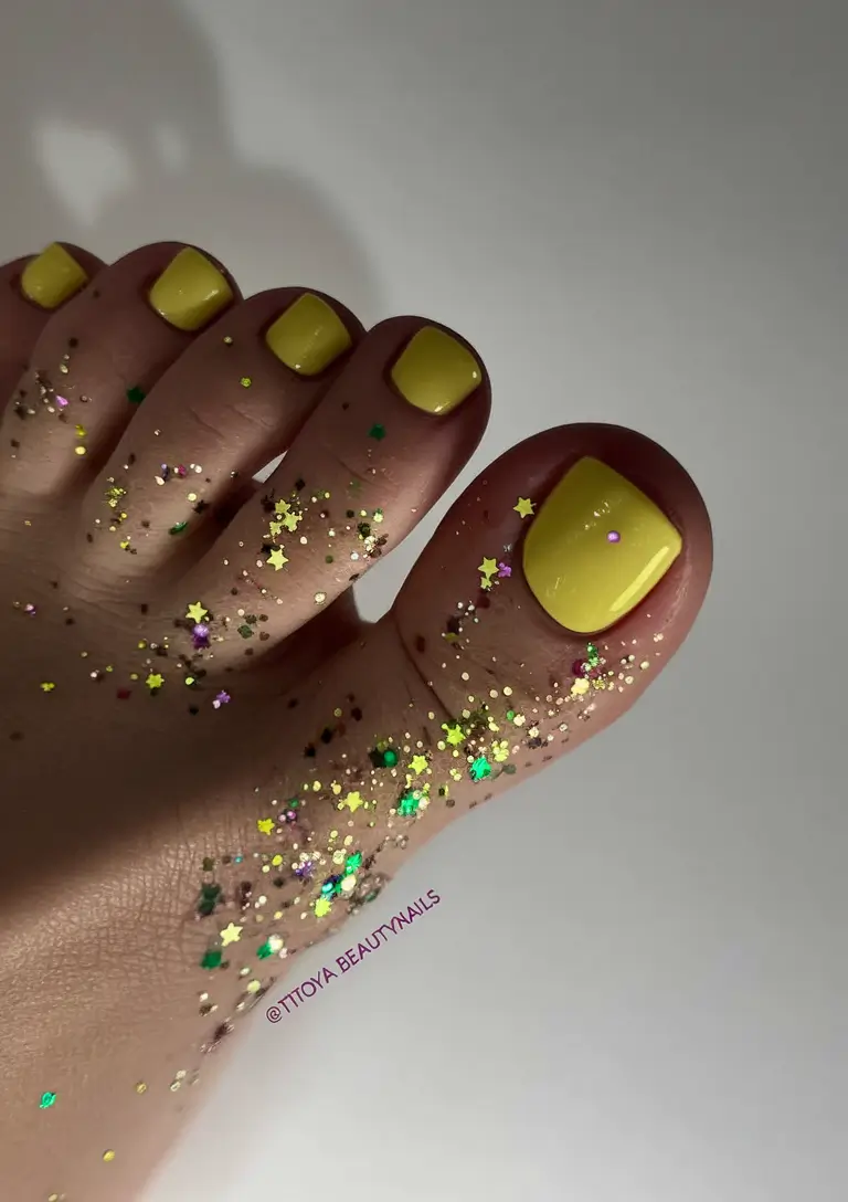 Fall 2025 Toe Nail Design Ideas Golden Hour Yellow