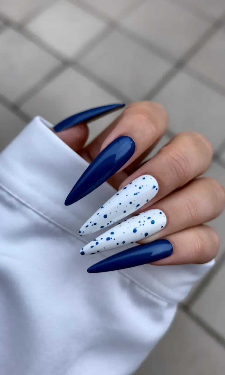 fall-acrylic-nails-ideas-Midnight-Blue-with-Speckled-Contrast