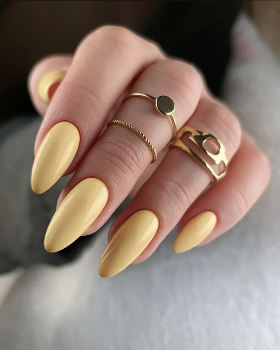fall winter nails design almond Buttery Almond Glow