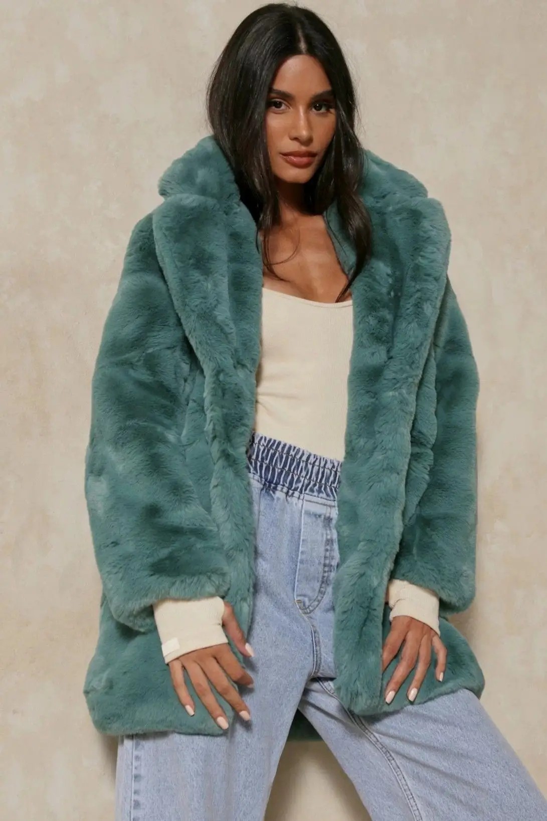 winter-outfits-2025-teal-faux-fur-coolness