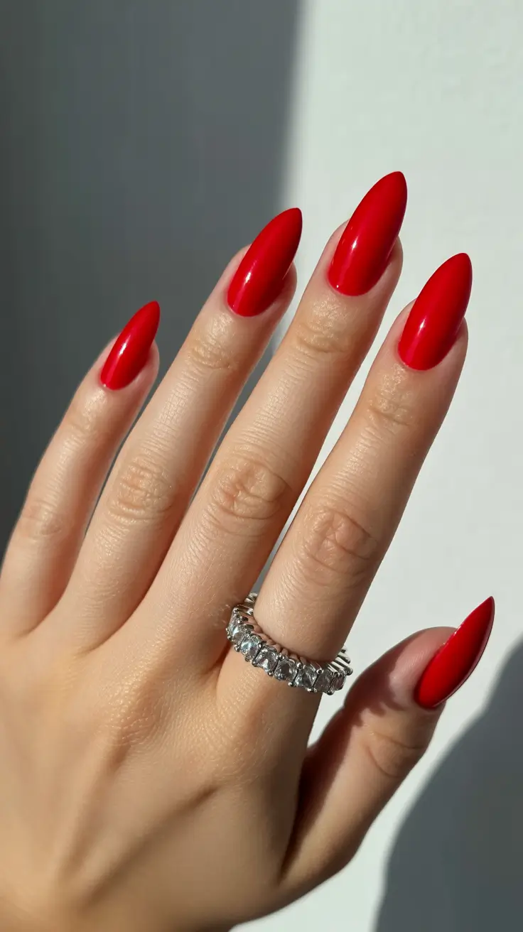 Almond nails and color ideas: winter 2025-2026 Classic Winter Red