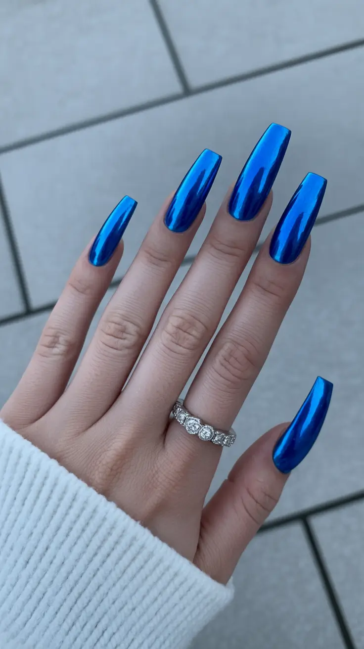 Coffin Nails and Color Ideas: Winter 2025-2026 Chrome Arctic Dream