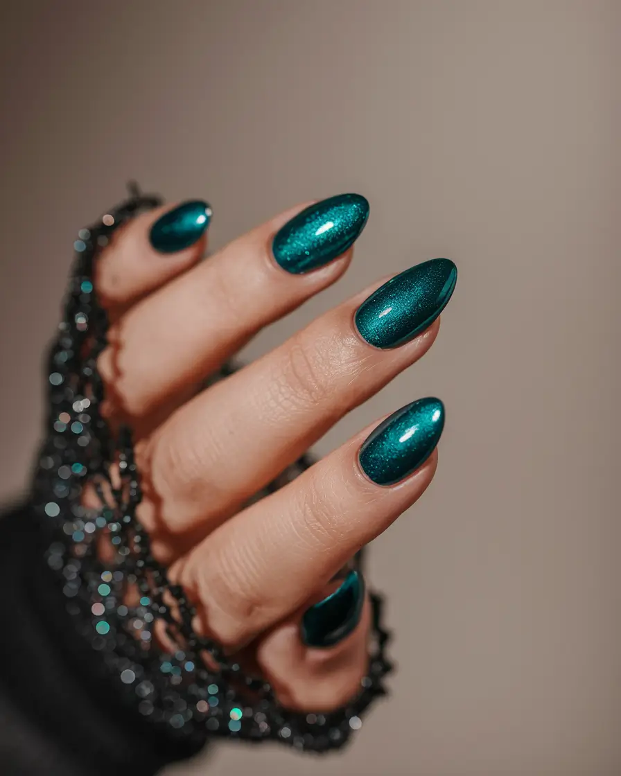 November 2025 Nail Colors Ideas: Fresh Trends in Gel, Short & Almond Styles